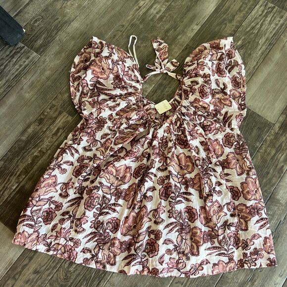 Romantic Floral Babydoll Mini Dress with Puff Sleeves and Open‎ Back Detail - Picture 4 of 6